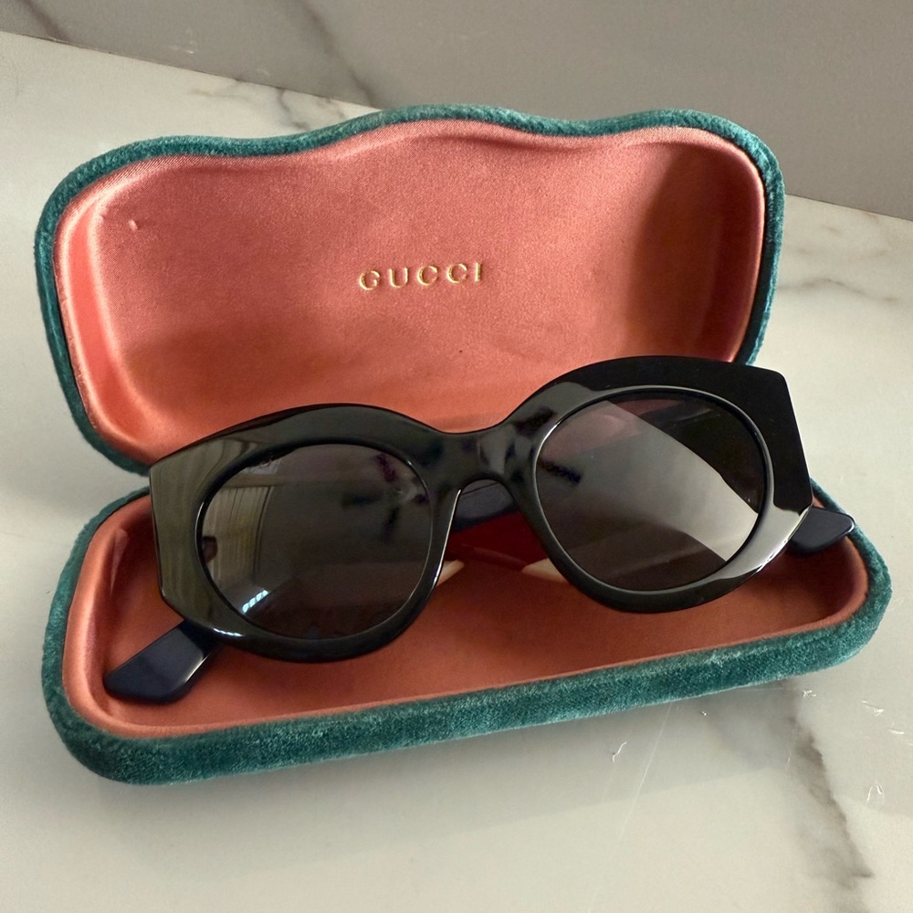 Gucci sunglasses. Thick cat eye frames - Picture 3 of 11